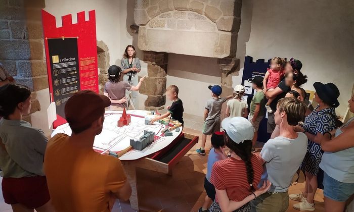 visite famille la porte saint michel dans tous les sens !