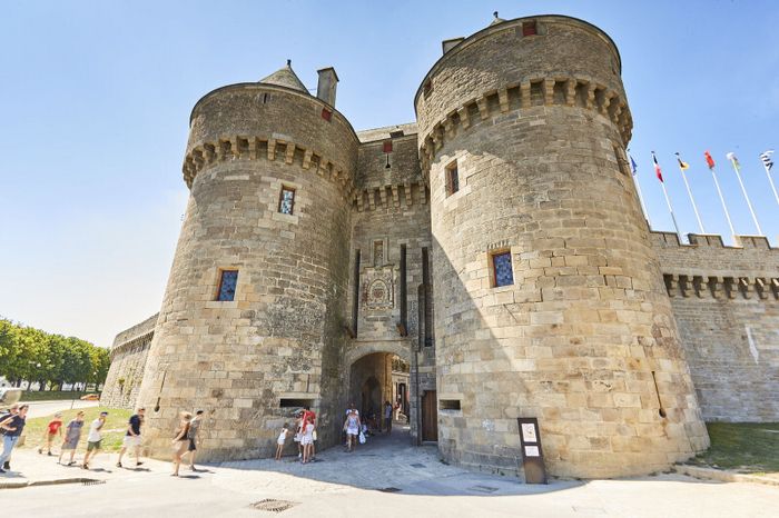 visite la porte saint michel de fond en combles